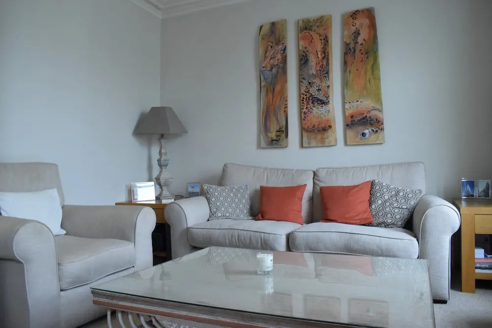 1 Bedroom Chelsea Flat With Balcony