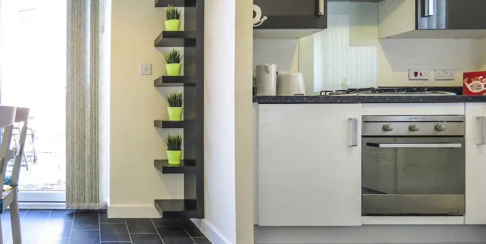 Tudors eSuites Birmingham Townhouse Private Garden Free Parking