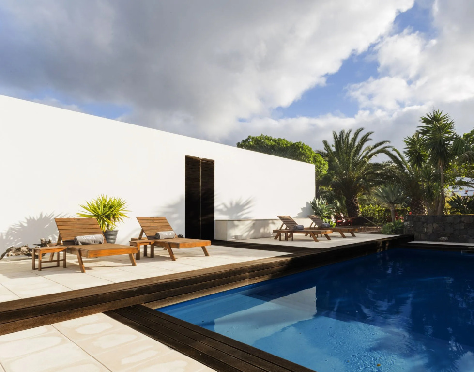 White Exclusive Suites & Villas