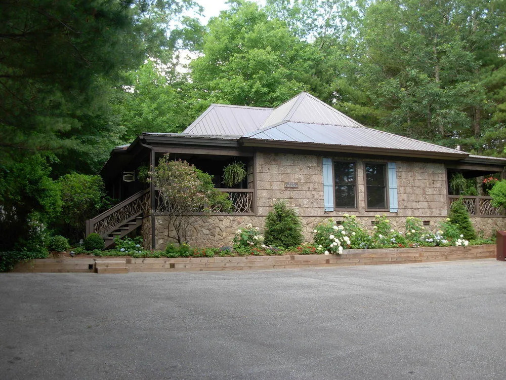 Black Bear Lodge of Sapphire