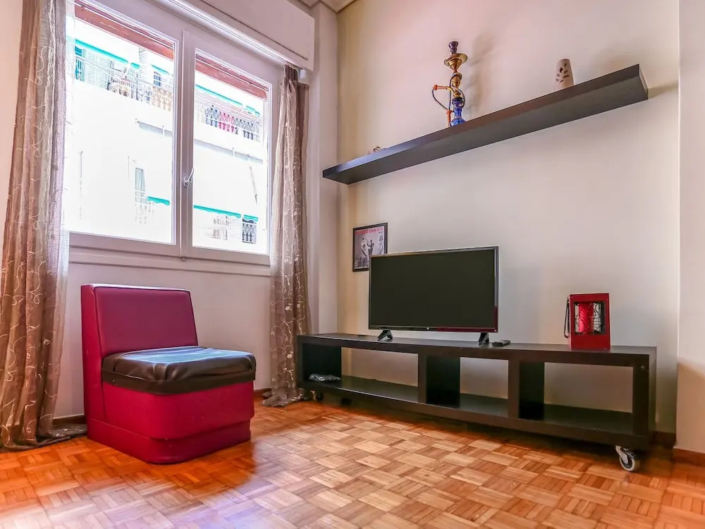 Cozy Apartment in Athens near Aghios Ioannis Subway Station