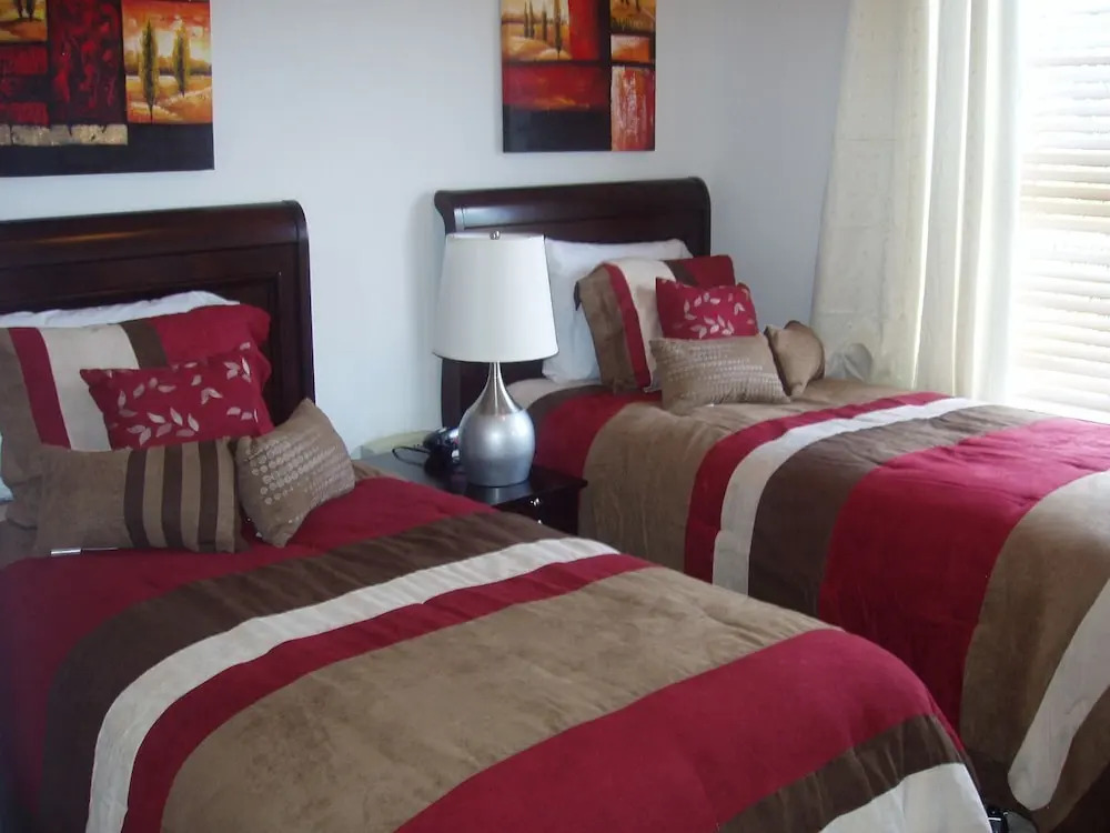 Your perfect family holiday! Private pool, Games Room, 12 Mins to Disney