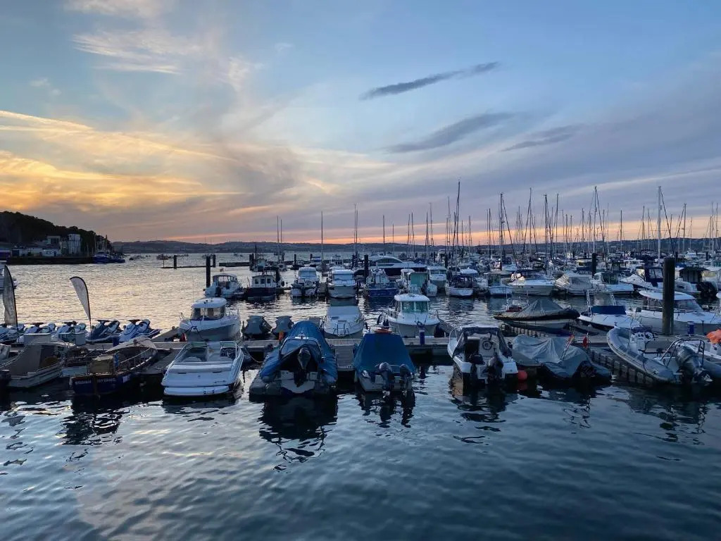 Harbour View Ground Floor Flat with Private Parking, only 5 Mins walk to harbour