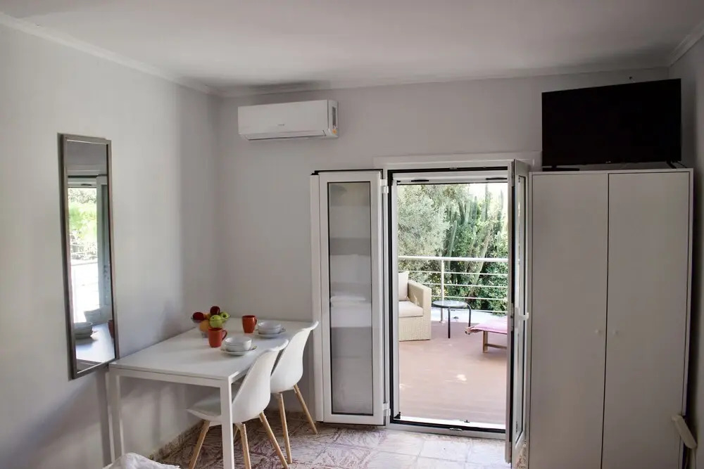Astrihome - 2 Beautiful Small Apartments on top of Each Other Ideal for 5 Guests