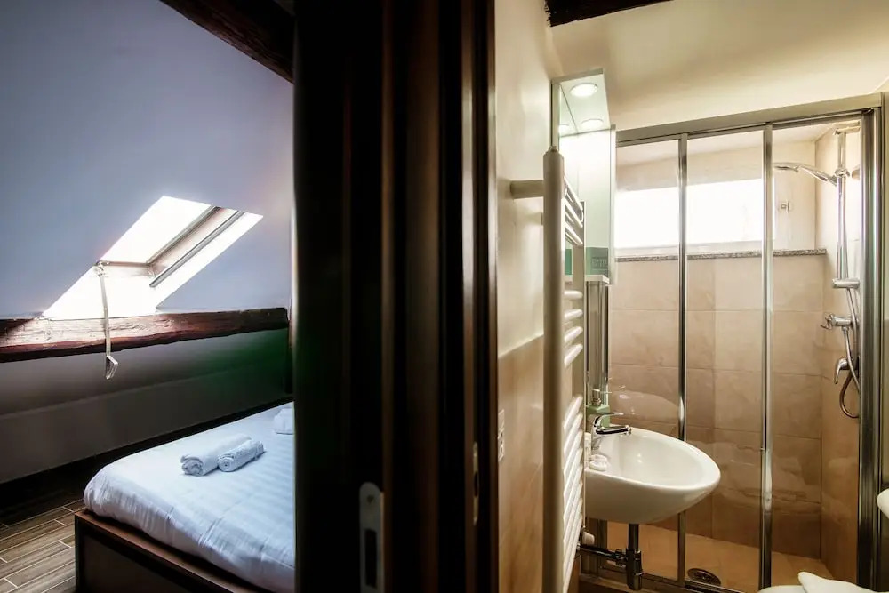 JOIVY Stylish Flat, 5-Minute Metro Trip To Centre