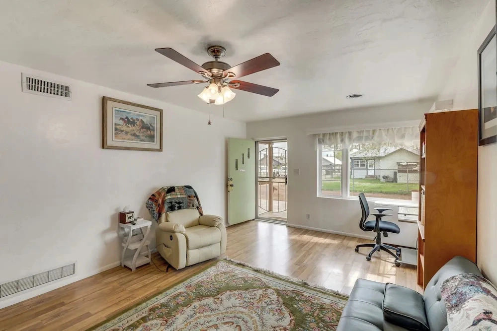 Near Route 66, Family Fun & Lakes! Williams Home