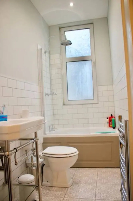 1 Bedroom Flat Overlooking Water of Leith Sleeps 2