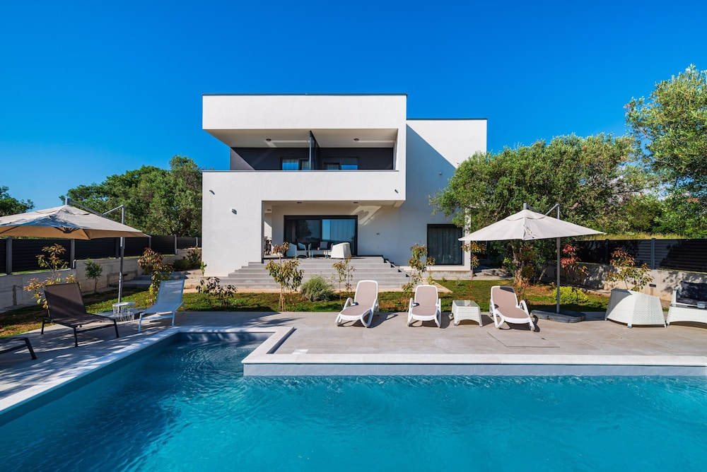 Apartment Vista Mare 1 With Heated Pool