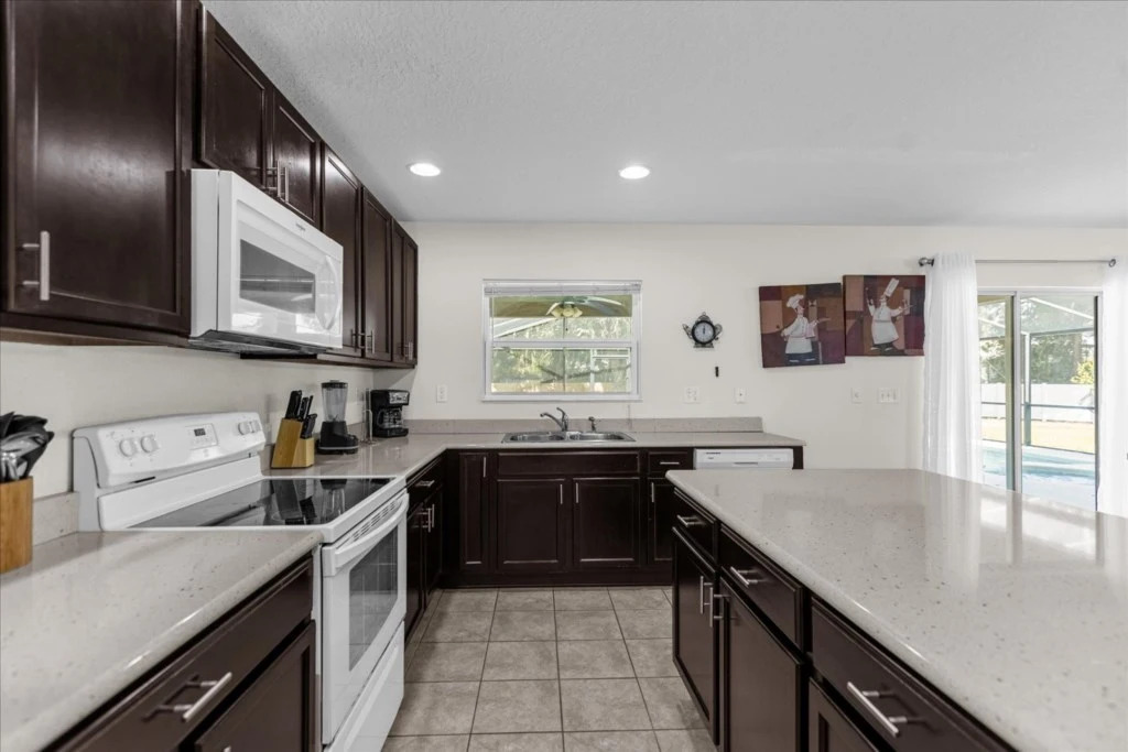 6 Bedroom/ 4.5 Bathroom Crystal Cove Resort (957 E, Kissimmee, US
