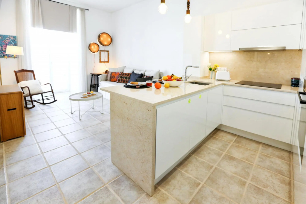 Hot Breeze Apartment