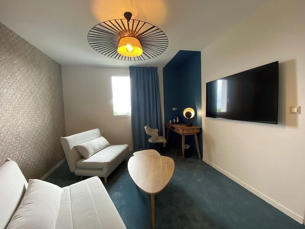 Brit Hotel Piscine & Spa - Fougères
