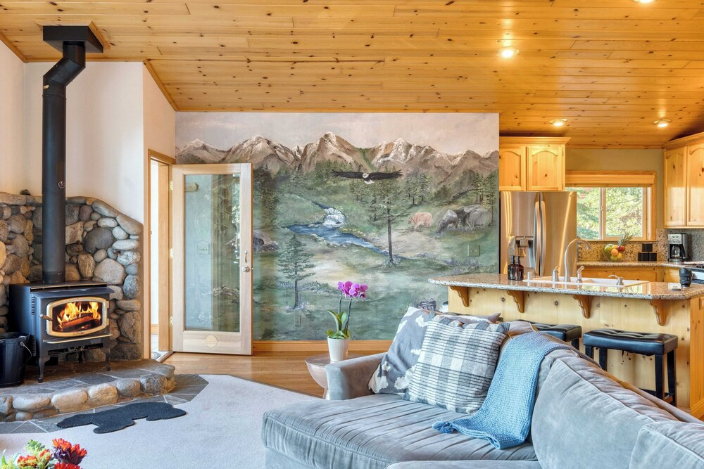 Golden Summit by Avantstay Stunning Secluded Cabin w/ Access to Tahoe Donner