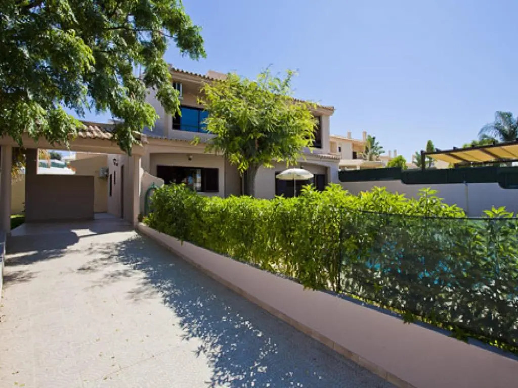 Villa Andre 3 Bedroom Villa With Pool - Walking Distance to Albufeira