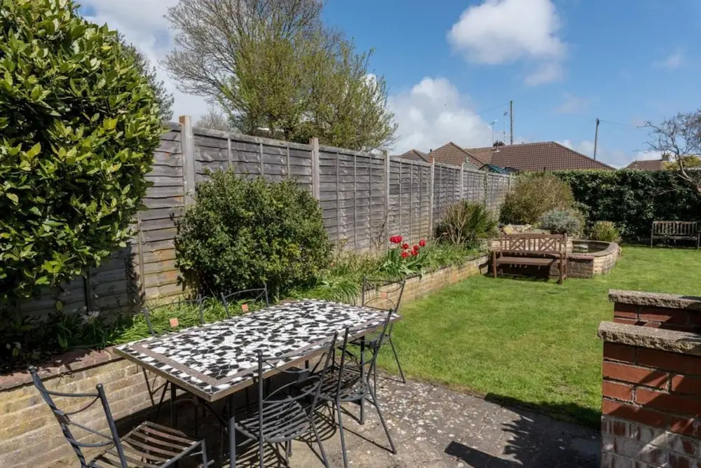 3 Bedroom House In Brighton With Garden