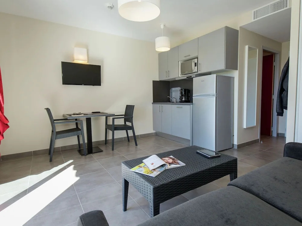 Comfortable Apartment With Dishwasher, on the Côte D'azur