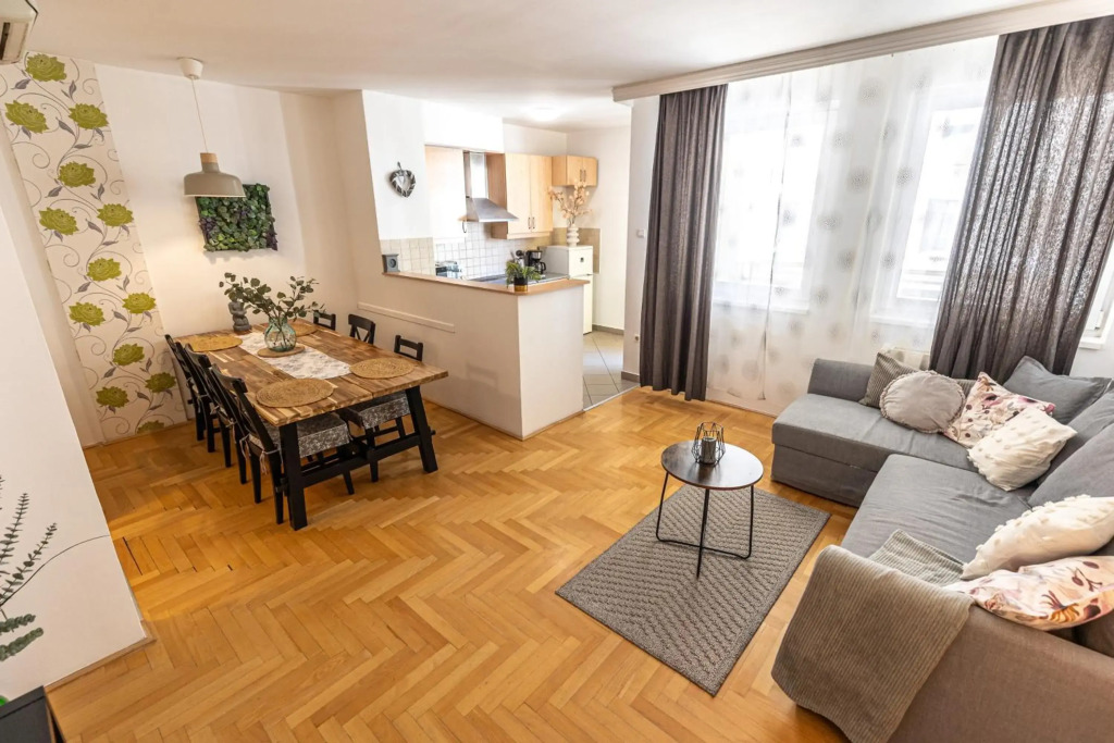 Gozsdu White Raven Residence 305
