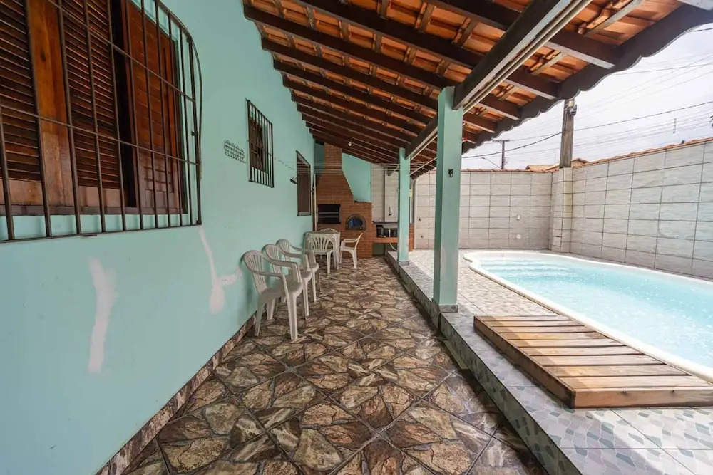 Casa com Piscina e Garagem a 550m da Praia
