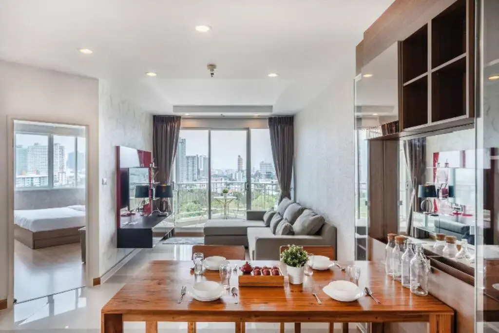 Penthouses 2Bedrooms @MRT Huai Khwang 会说中文