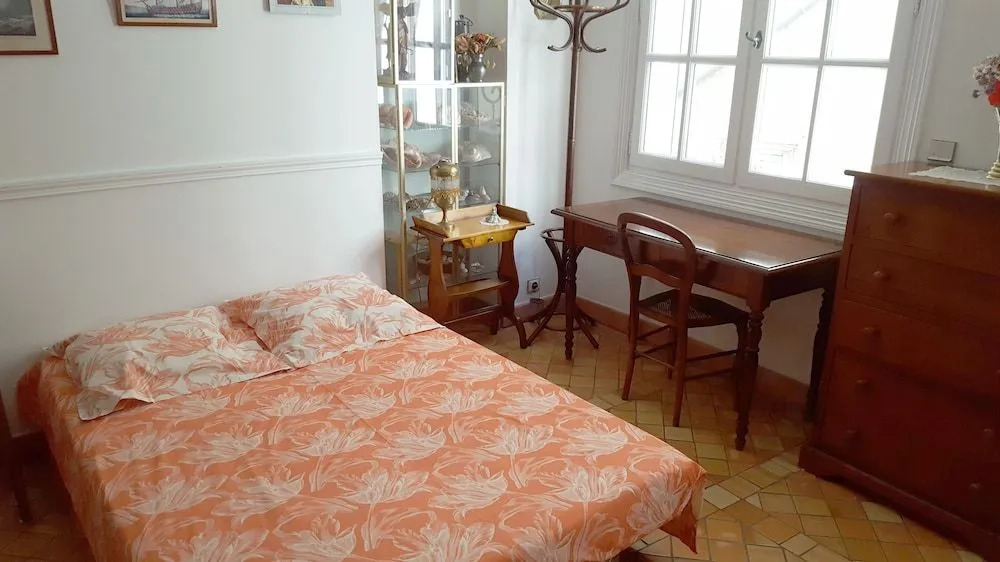 Dolphin's B&B