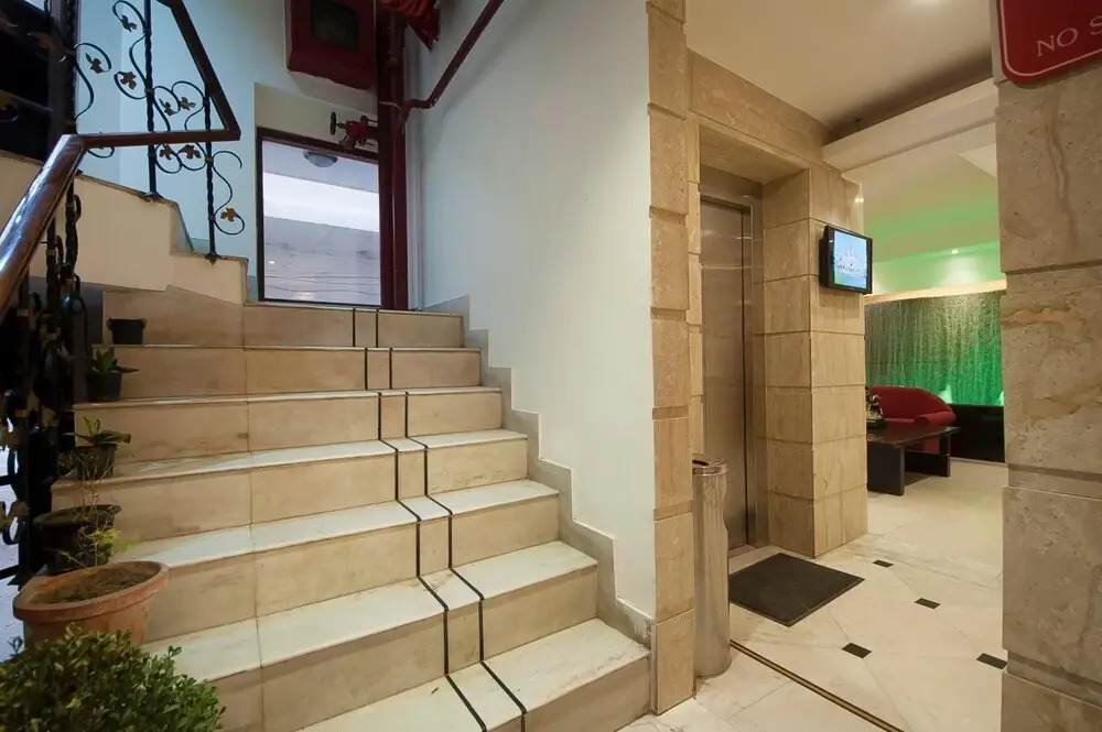 Airport Hotel De Aura