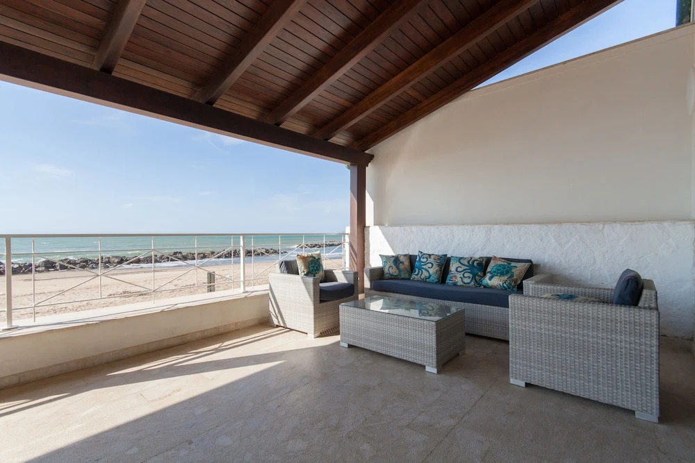 Amira Beach Villa by Le Dhome Sicily