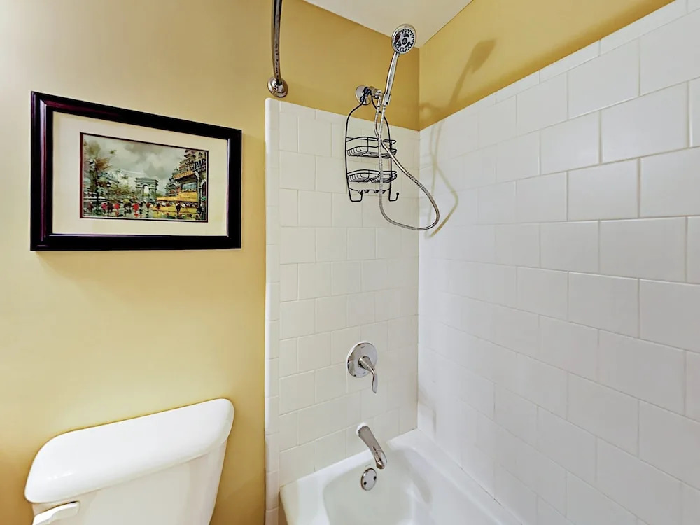 Charming Unit D - 2 Br Duplex
