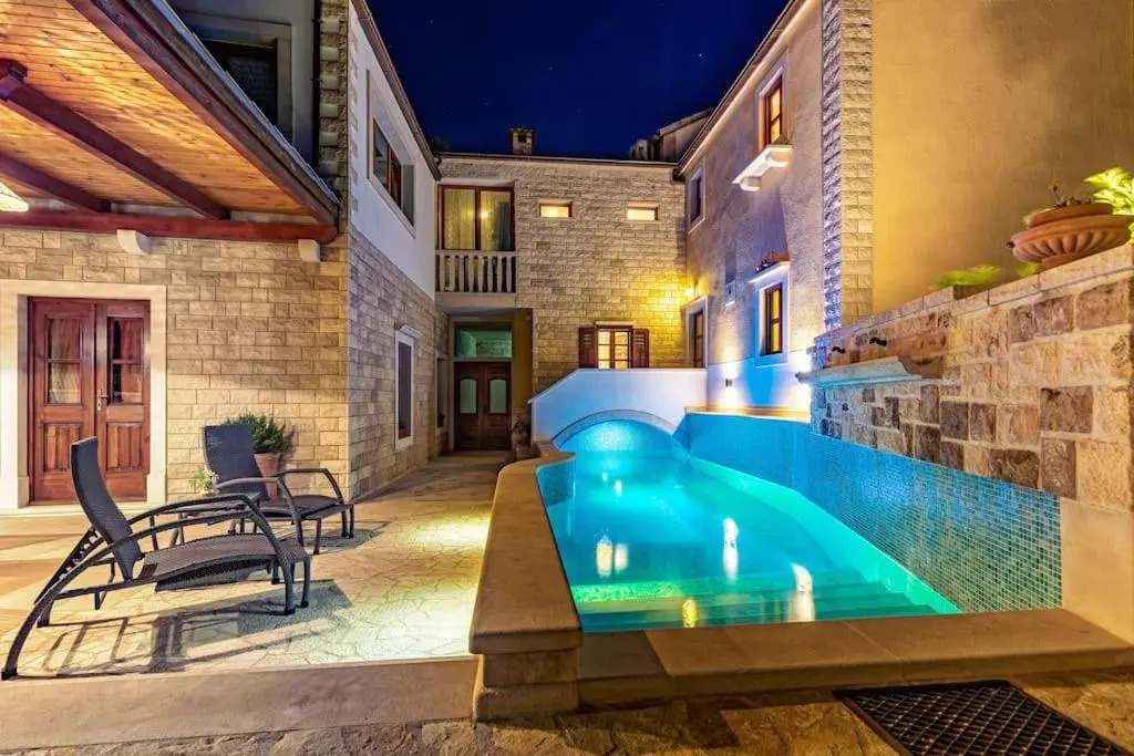 4 bedrooms seafront Villa LAURUS with heated pool for up to 8 people