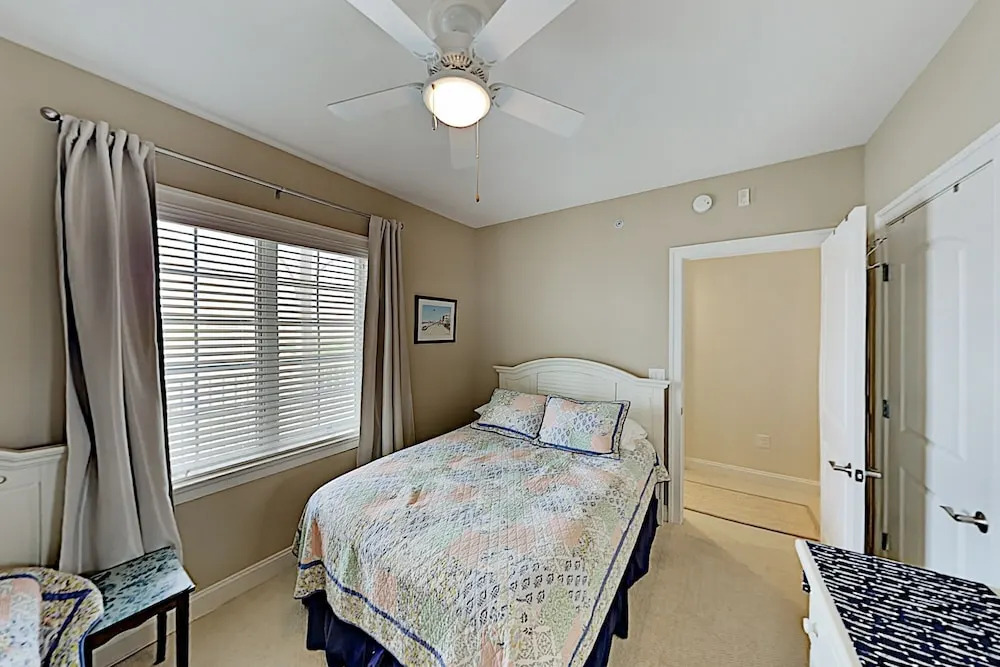 Lovely Waterfront W/ Balcony - Near Beach! 3 Bedroom Condo