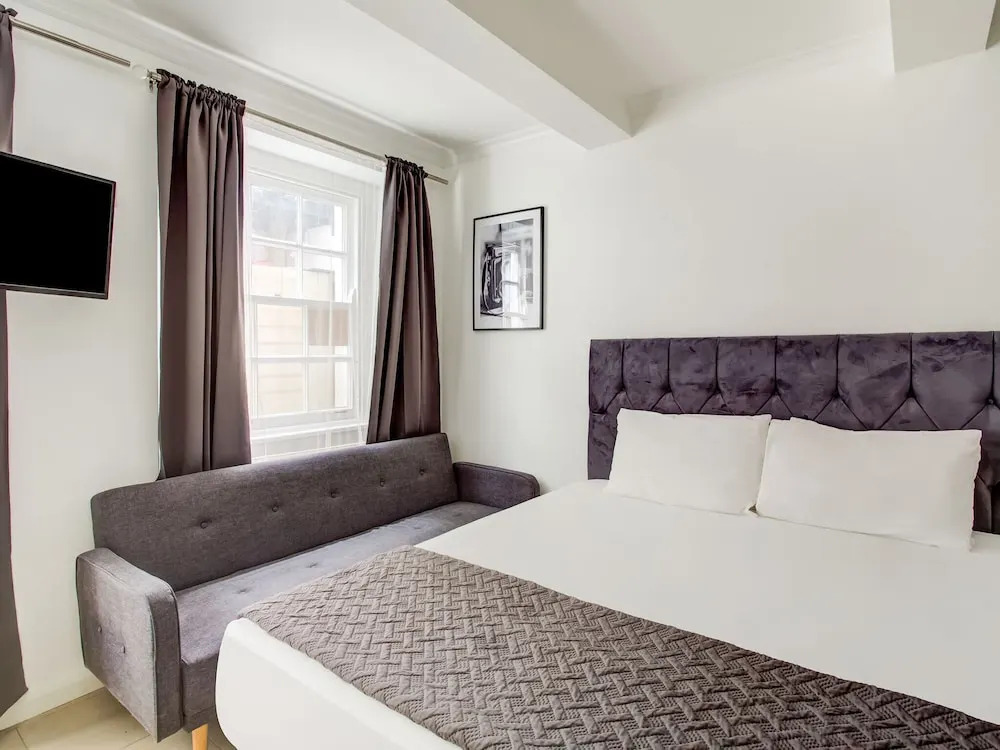 Swanky Apartment in London Near Hyde Park and Big Ben