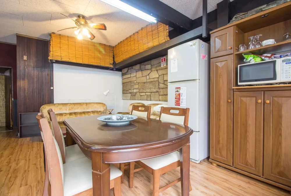Gojo Paradiso homes restaurant and bar - Hostel