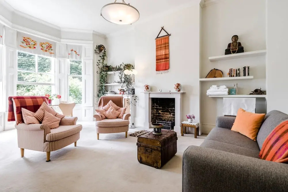 Entire Home: Chic & Cheery 1bed in Shepherd'S Bush