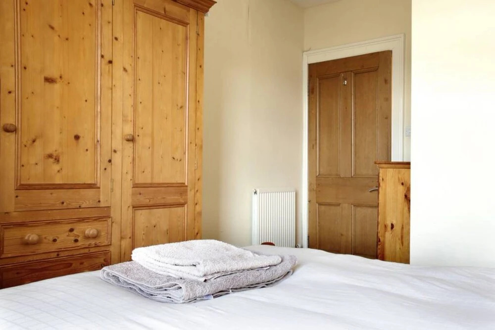 1 Bedroom New Town Flat Near City Centre Sleeps 2