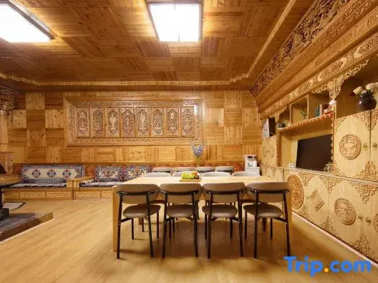Shangri-La Qibei Homestay (Dukezong Ancient City)