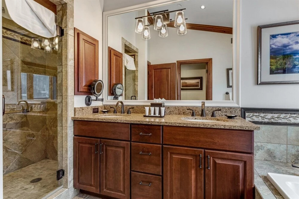 Exclusive 4 Bedroom Ski In, Ski Out Vacation Rental With Hot Tubs And Heated Outdoor Pool In Lionshead Village