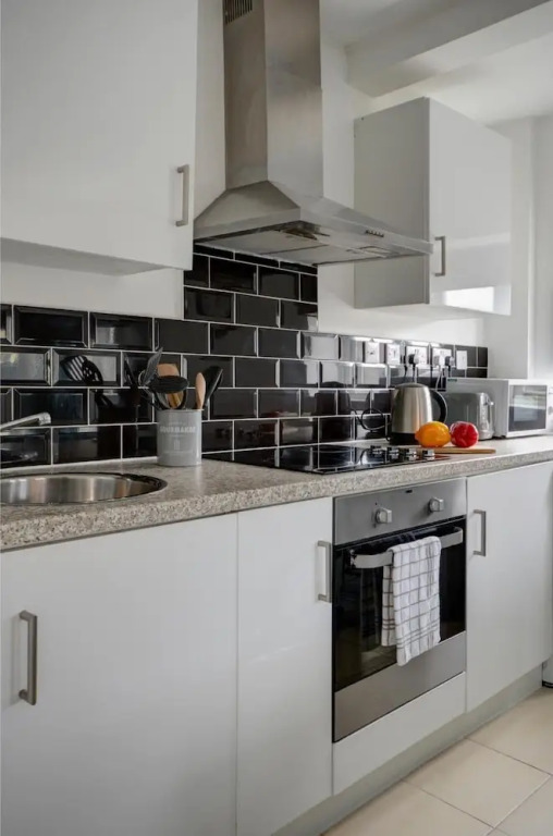 Theoc Cottage in Historic Tewkesbury
