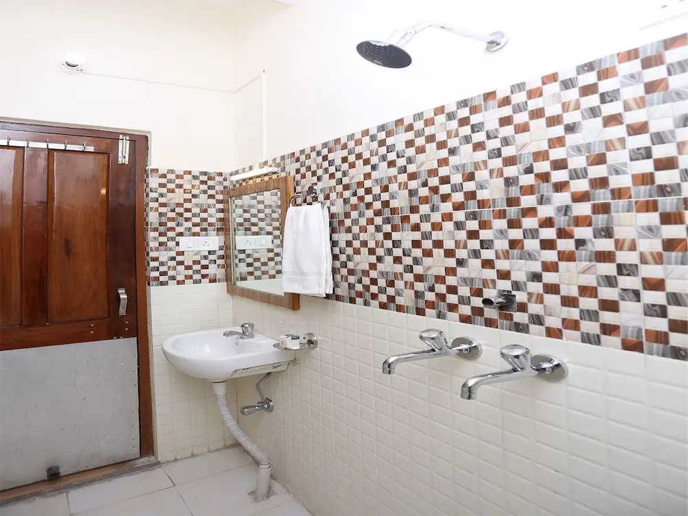 Collection O 81258 Hotel Gsa And Guest House
