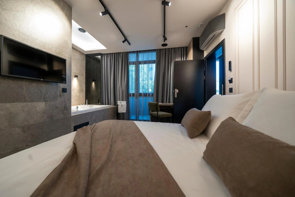 VELVET rooms & more