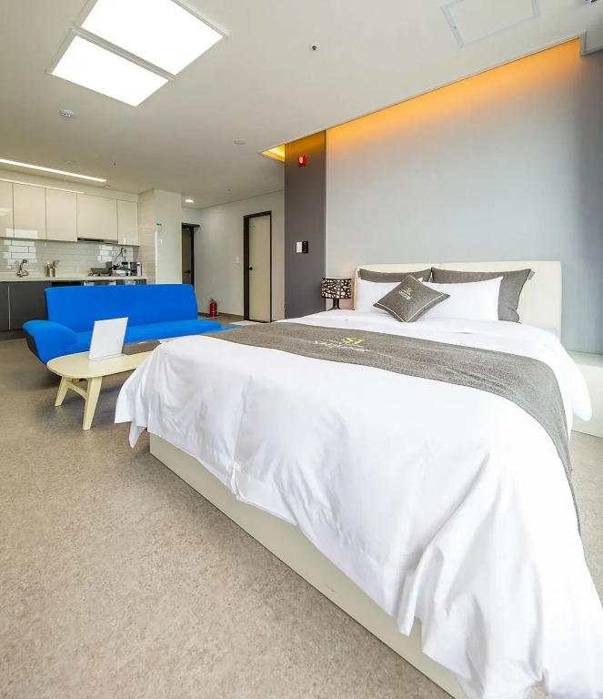 Shine Hotel