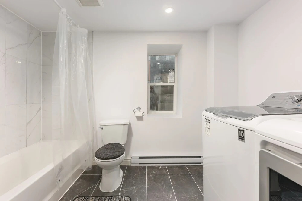 3 Bedroom Loft in Downtown Free parking