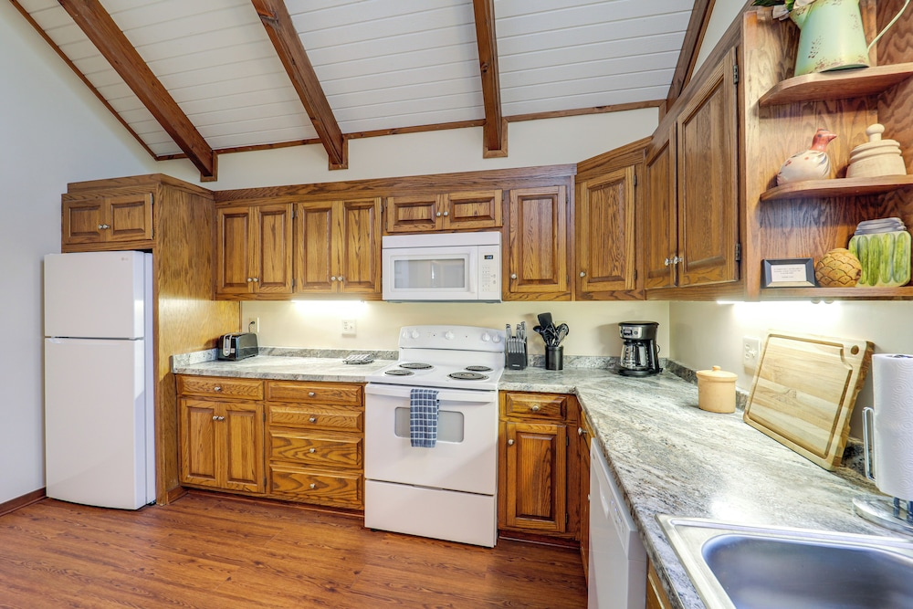 1/4 Mi to Golf & Skiing! Sugar Mountain Getaway