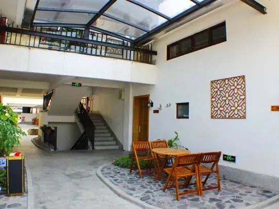 Zhenyangxia Scenic Area Theme Inn