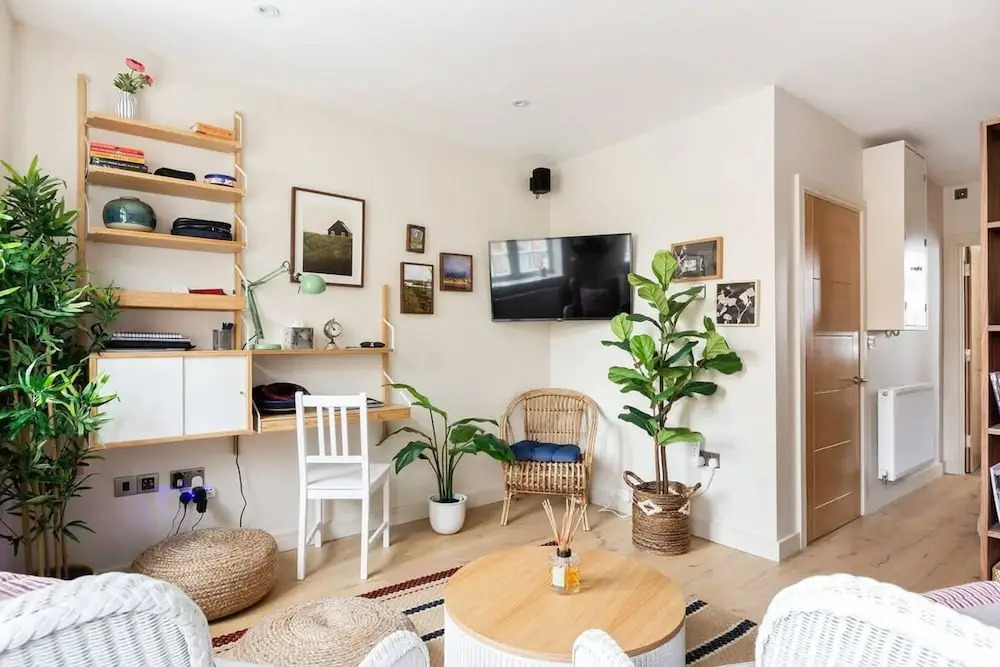 Large Luxury Studio in Heart of Richmond