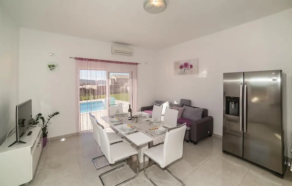 Nice Home in Kastel Sucurac With Wifi and 3 Bedrooms