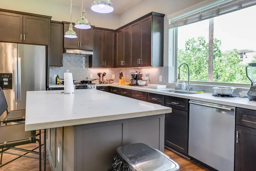 Attractive Midtown House 3br 3.5ba 3 Bedroom Home by RedAwning