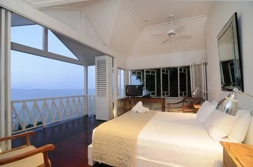 The Lighthouse At 7 Wharf Luxury House