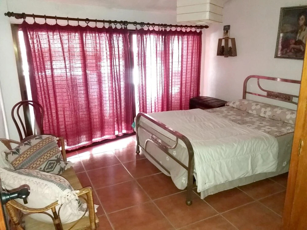 Spacious comfortable house in Quesada with balcony