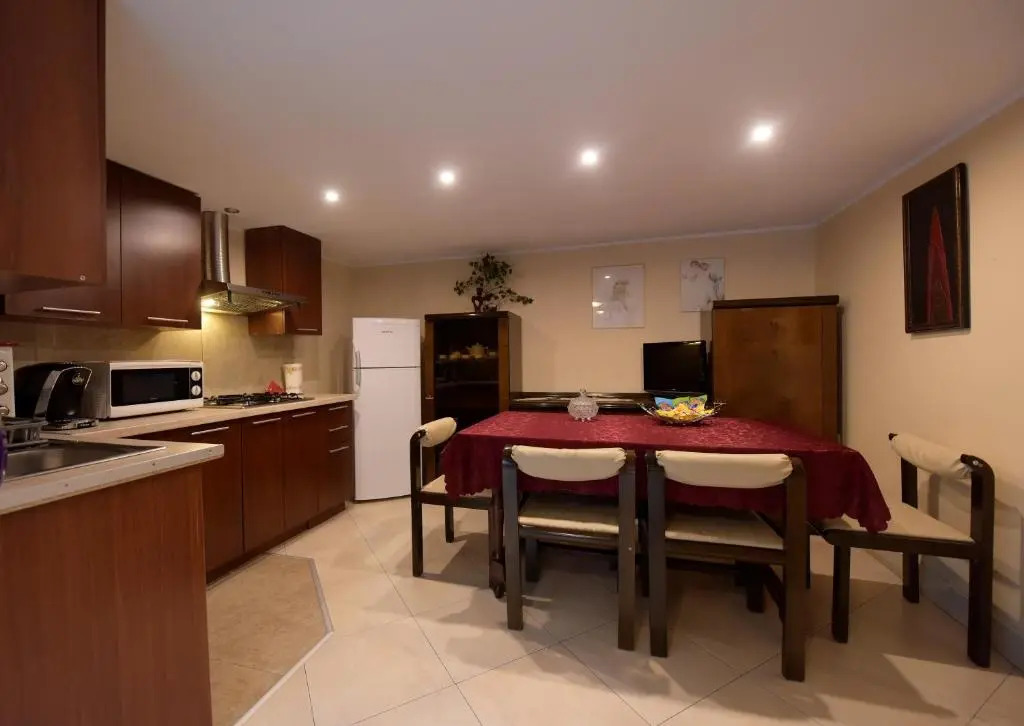 H & V Residence - Split Level Apartment