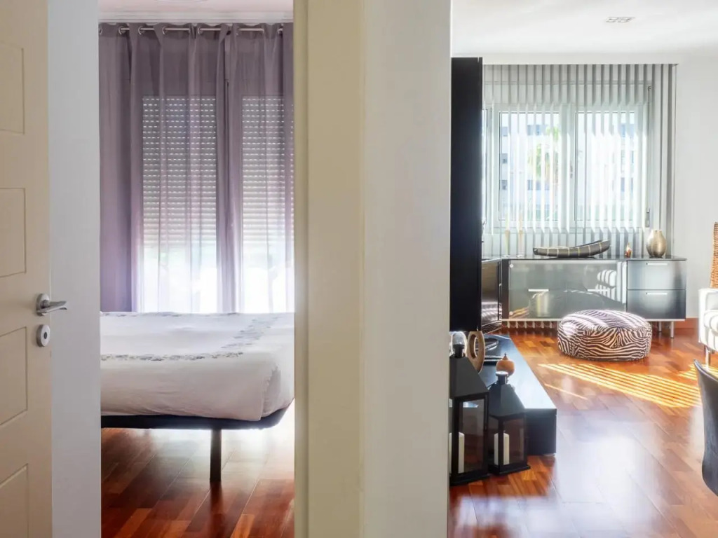 Apartment with extensive gardens PARKING GYM terrace and pool