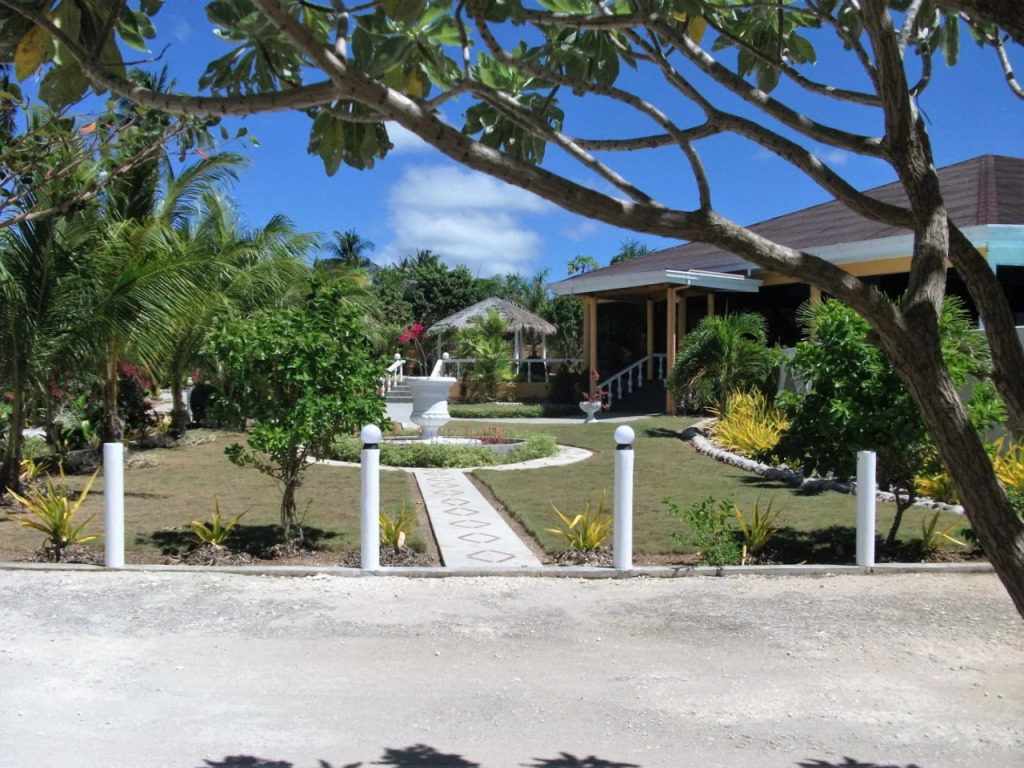 Gold View Beachfront Resort