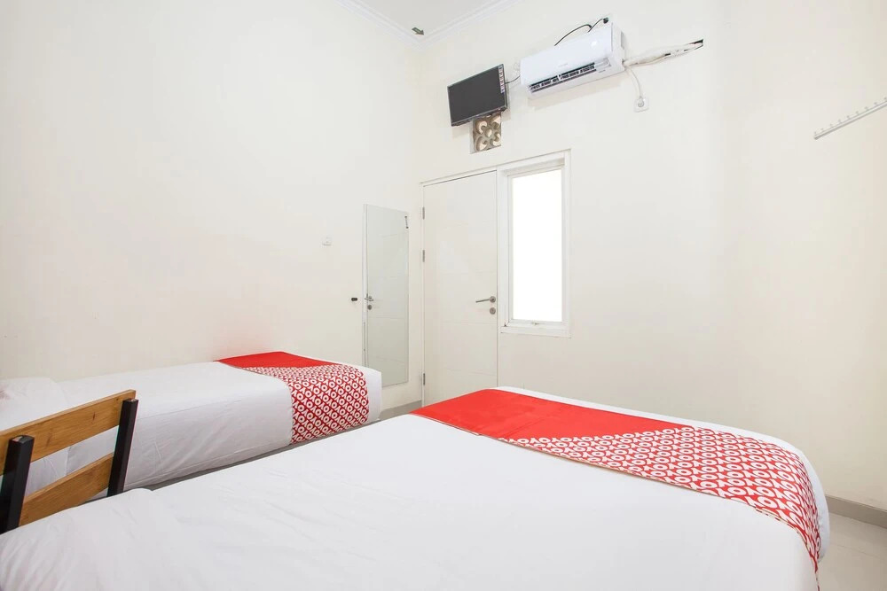 Linn's Family Residence by OYO Rooms